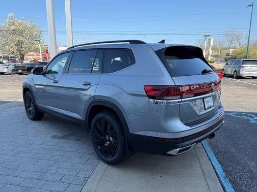 2025 Volkswagen Atlas 2.0T SE w/Technology 4MOTION