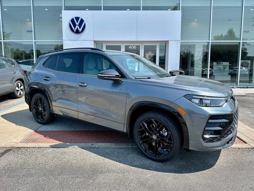 2025 Volkswagen Tiguan 2.0T SE R-Line Black