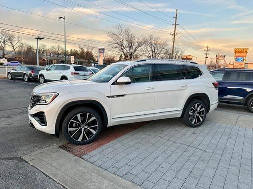 2026 Volkswagen Atlas 2.0T SEL Premium R-Line