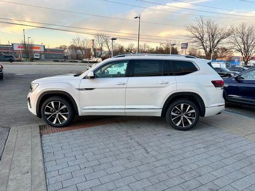 2026 Volkswagen Atlas 2.0T SEL Premium R-Line