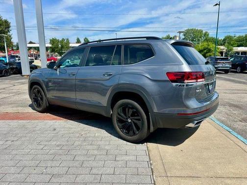 Platinum Gray Metallic 2023 Volkswagen Atlas 2.0T SE