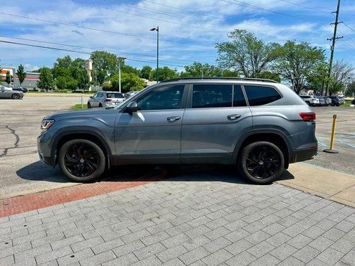 Platinum Gray Metallic 2023 Volkswagen Atlas 2.0T SE