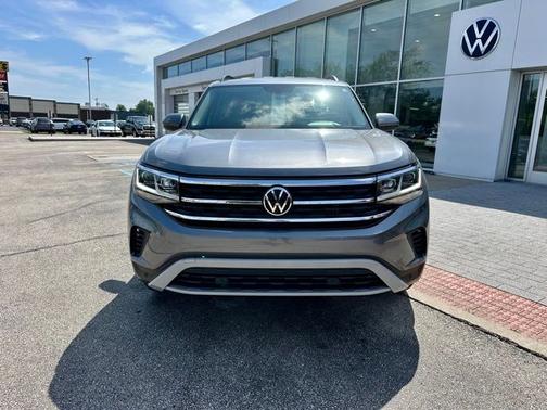 Platinum Gray Metallic 2023 Volkswagen Atlas 2.0T SE w/Technology