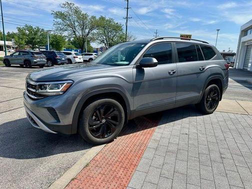Platinum Gray Metallic 2023 Volkswagen Atlas 2.0T SE