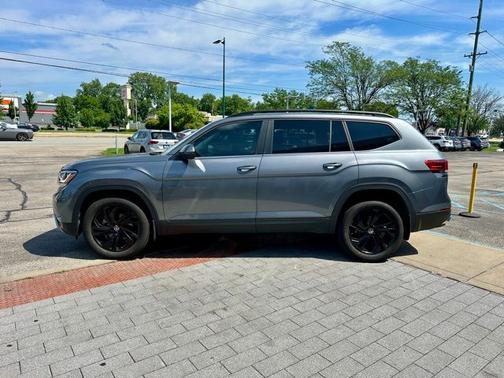 Platinum Gray Metallic 2023 Volkswagen Atlas 2.0T SE w/Technology