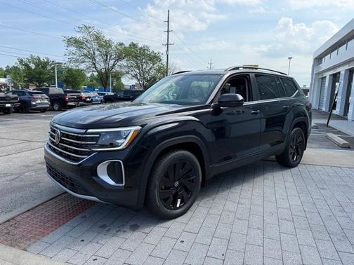 Black 2026 Volkswagen Atlas 2.0T SE w/Technology