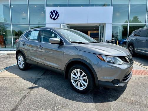 Gun Metallic 2018 Nissan Rogue Sport S