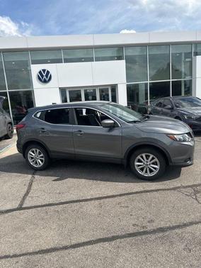Gun Metallic 2018 Nissan Rogue Sport S