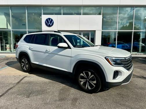 White 2024 Volkswagen Atlas 2.0T SE