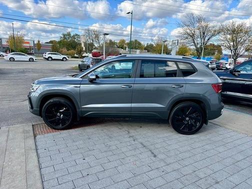 2024 Volkswagen Taos 1.5T SEL