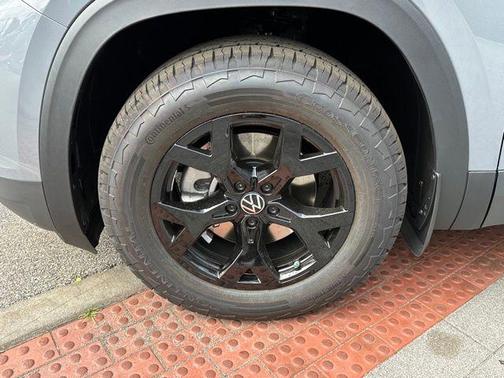 Gray 2026 Volkswagen Atlas 2.0T Peak Edition