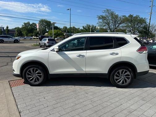 Pearl White 2016 Nissan Rogue SL