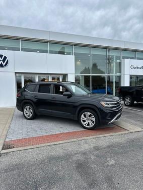 Deep Black 2023 Volkswagen Atlas 3.6L V6 SE w/Technology