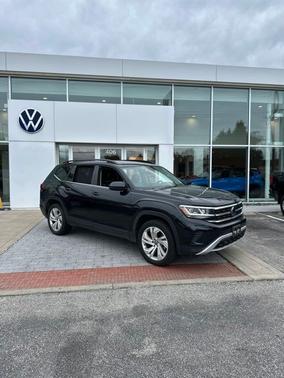 Deep Black 2023 Volkswagen Atlas 3.6L V6 SE w/Technology