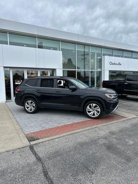 Deep Black 2023 Volkswagen Atlas 3.6L V6 SE w/Technology