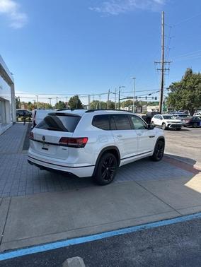 2022 Volkswagen Atlas 3.6 V6 SEL R-Line Black