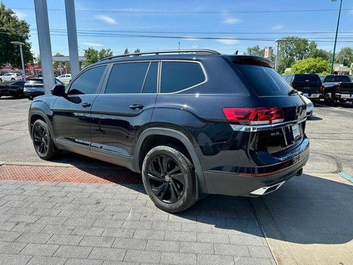 Deep Black Pearl Effect 2023 Volkswagen Atlas 3.6L SE w/Technology