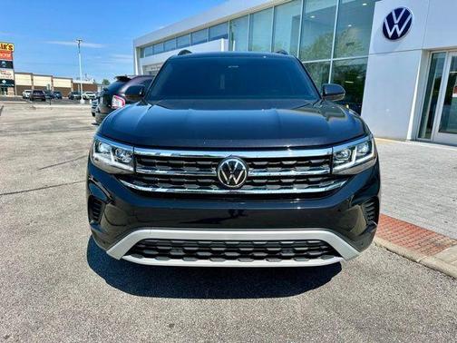 Deep Black Pearl Effect 2023 Volkswagen Atlas 3.6L SE w/Technology