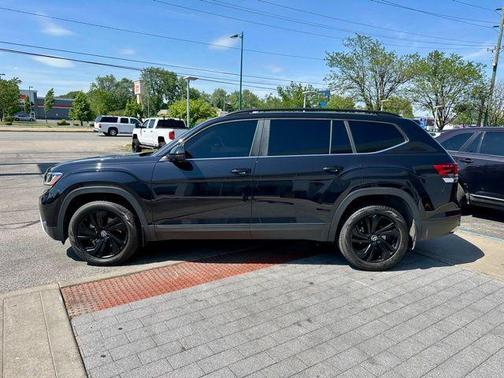 Deep Black Pearl Effect 2023 Volkswagen Atlas 3.6L SE w/Technology