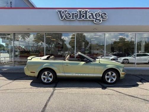2005 Ford Mustang Deluxe