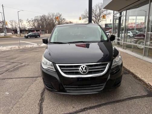 2013 Volkswagen Routan SE