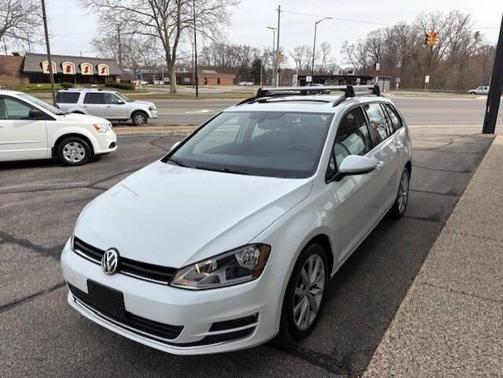 2017 Volkswagen Golf SportWagen TSI SE