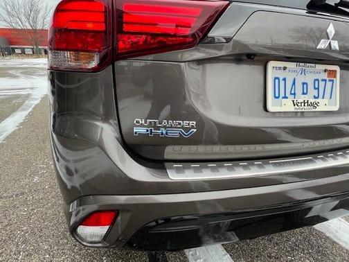 2021 Mitsubishi Outlander PHEV LE