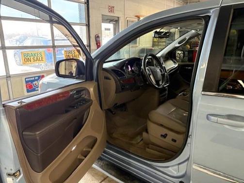 2013 Chrysler Town & Country Touring