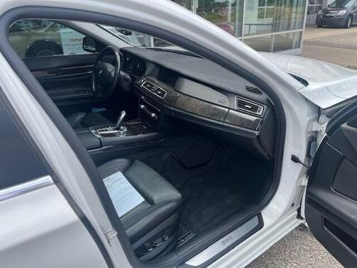 2012 BMW 750 i xDrive