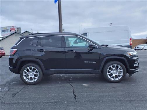 2024 Jeep Compass Latitude Lux
