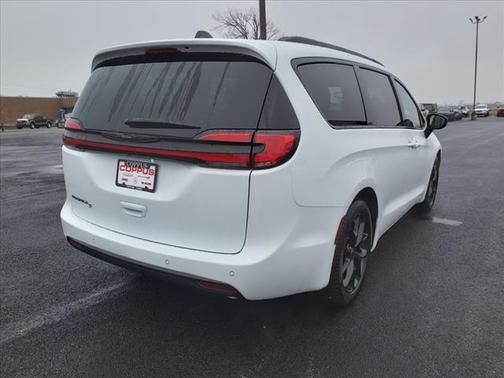 2024 Chrysler Pacifica Touring-L