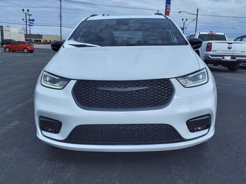 Bright White Clearcoat 2024 Chrysler Pacifica Limited