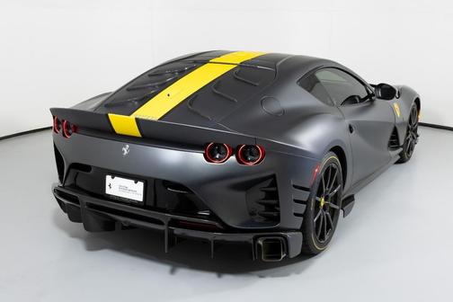 2023 Ferrari 812 Competizione Base