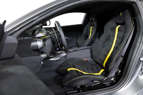 2023 Ferrari 812 Competizione Base