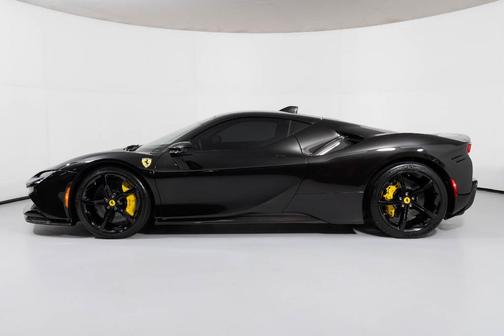 2023 Ferrari SF90 Stradale Base