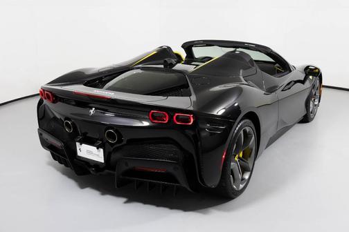 2025 Ferrari SF90 Spider Base