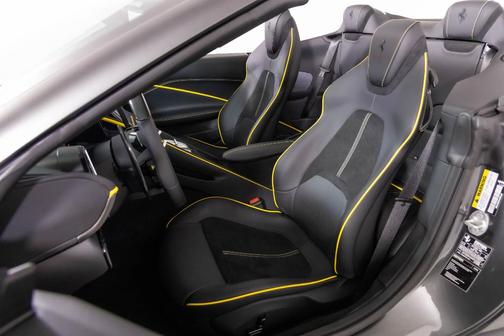 2025 Ferrari Roma Spider Base