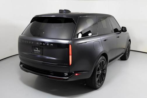 2025 Land Rover Range Rover P530 SE