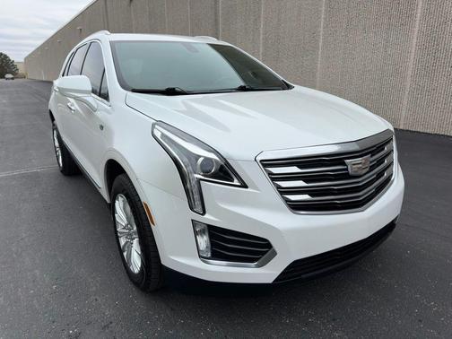 Crystal White Tricoat 2017 Cadillac XT5 Base