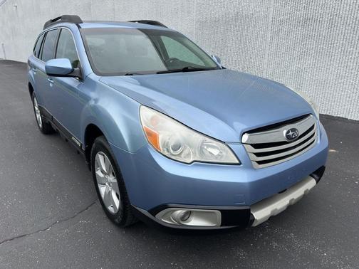 Sky Blue Metallic 2010 Subaru Outback 2.5 i Limited