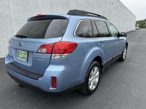 Sky Blue Metallic 2010 Subaru Outback 2.5 i Limited