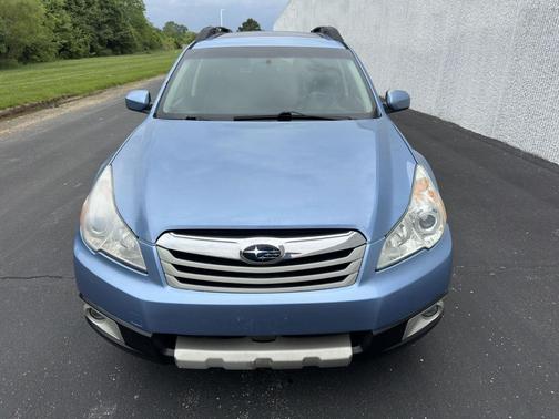 Sky Blue Metallic 2010 Subaru Outback 2.5 i Limited
