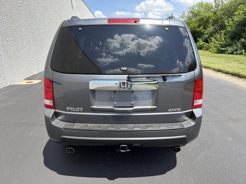 Polished Metal Metallic 2010 Honda Pilot EX