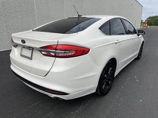 White Platinum Metallic Tri-Coat 2017 Ford Fusion SE