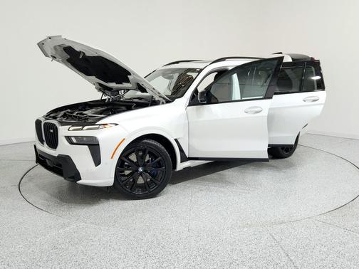 2024 BMW X7 M60i