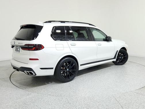 2024 BMW X7 M60i
