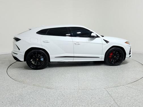2020 Lamborghini Urus 
