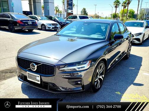 2024 Volvo S60 B5 Plus Dark Theme