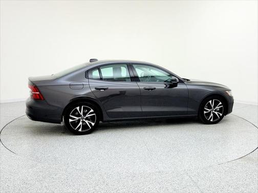 2024 Volvo S60 B5 Plus Dark Theme