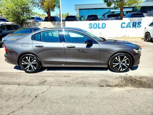 2024 Volvo S60 B5 Plus Dark Theme